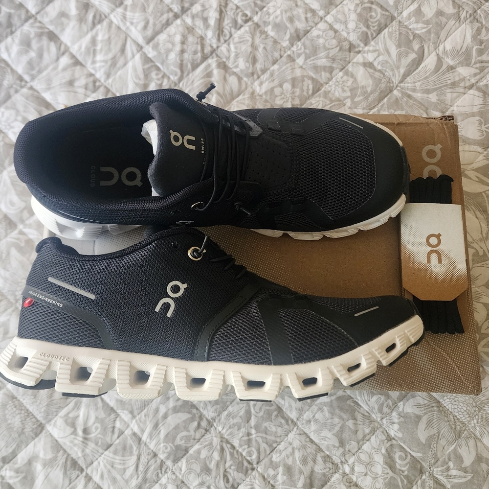 On Cloud 5 Sneaker Womens Shoes US Size 7.5 Black
